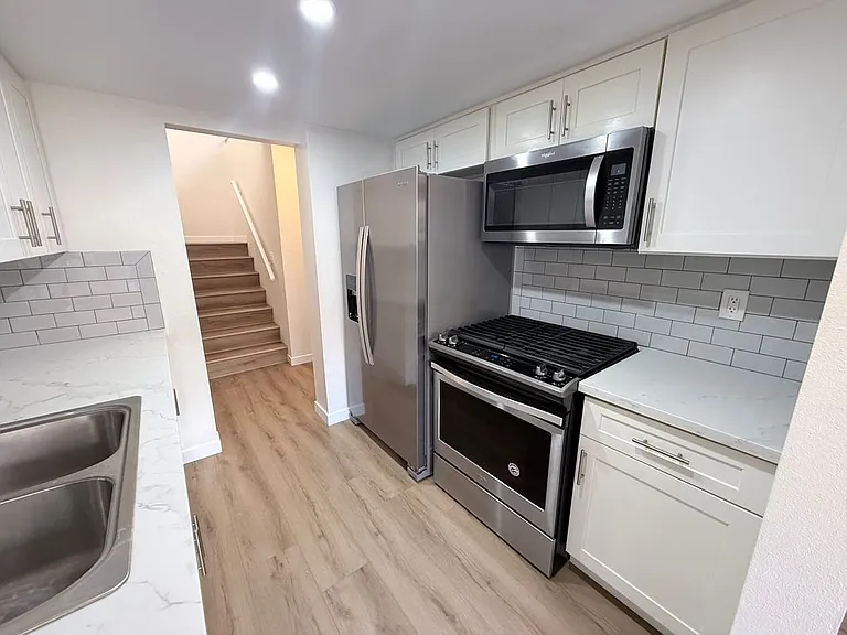 14700 Berendo Ave #2 — Photo 3