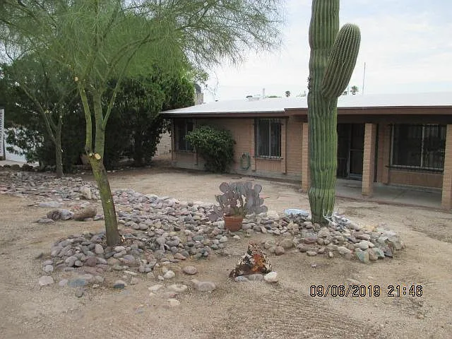 3181 W Liberty Tree Ln — Photo 1