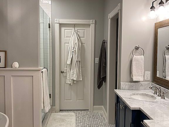 3rd image of 6461 Barberry Dr
