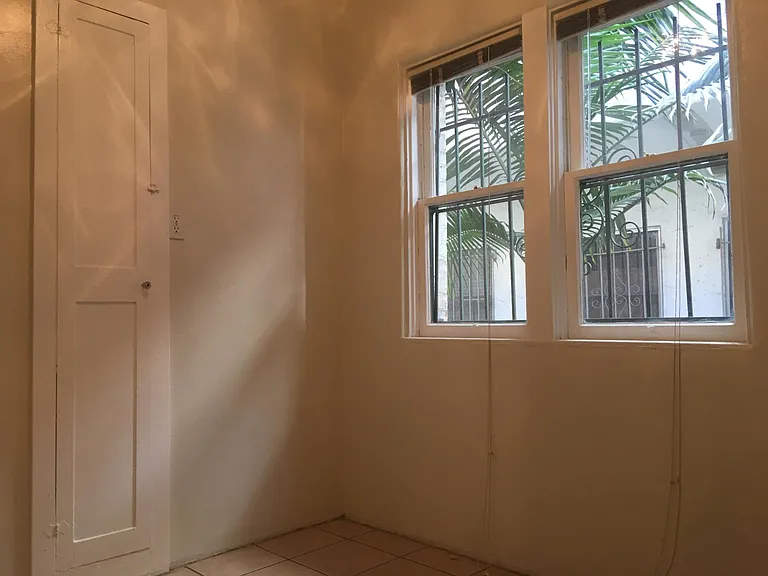 359 S Cochran Ave #9-103 — Photo 9