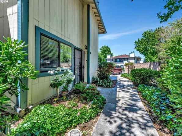 2500 Copa Del Oro Dr, Union City, CA 94587