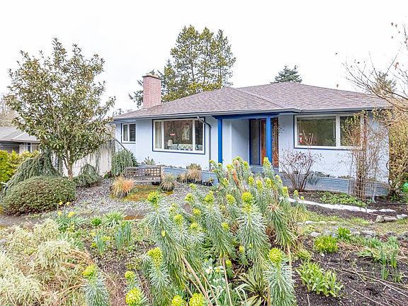 4th image of 1052 Craigflower Rd