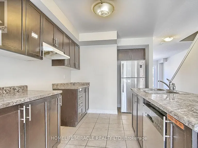 70 Knotty Pine Ave — Photo 7