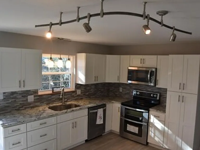 8204 Corteland Dr — Photo 2