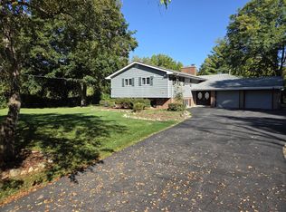 520 Eton Dr, North Barrington, IL