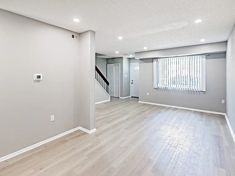 29 Chiswick Dr — Photo 9