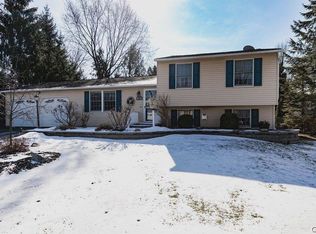 103 Cottage Grove Dr, Minoa, NY 13116