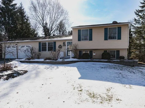 103 Cottage Grove Dr, Minoa, NY 13116