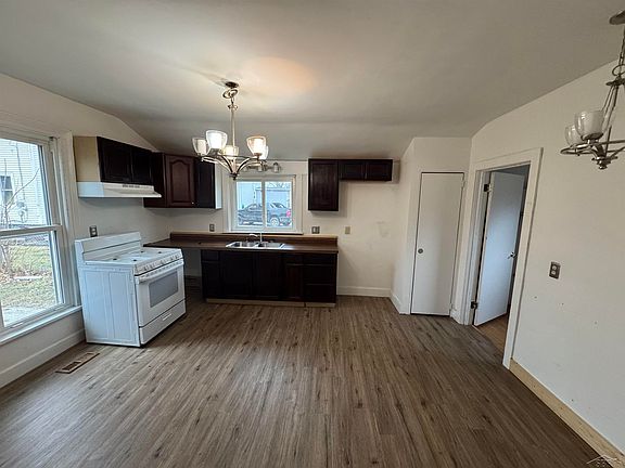 3rd image of 709 Atwater St