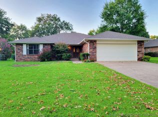 1703 E Colonial Dr, Sallisaw, OK 74955