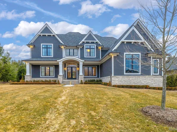 2806 Turtle Grove Ct, Bloomfield Hills, MI 48302