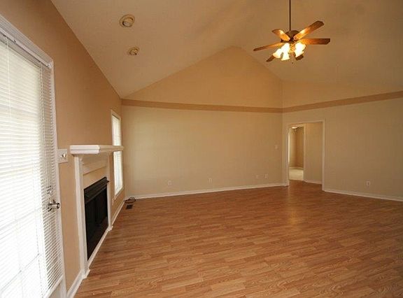 5th image of 101 Wagon Cir