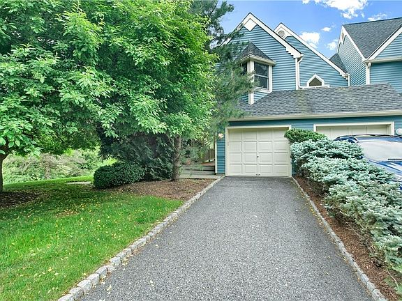 5th image of 1 Lowell Ct