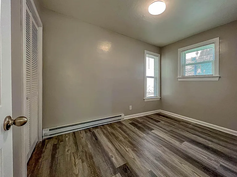 862 Kenmore Blvd — Photo 2