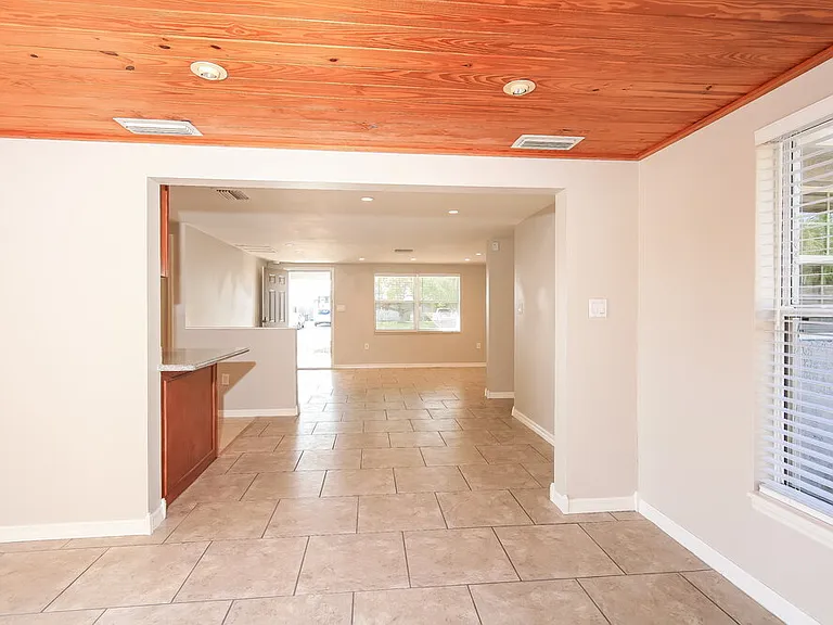 10426 Syringa Ct — Photo 6