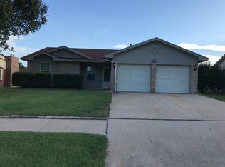 1700 SE 8th St, Moore, OK 73160