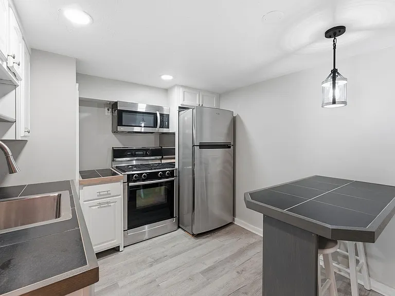 9 Hunters Rd #B — Photo 6