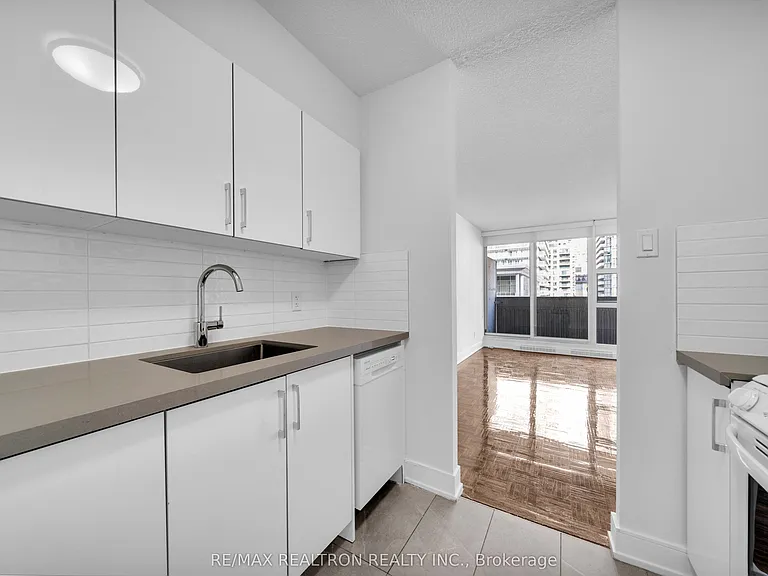 33 Isabella St #311 — Photo 4
