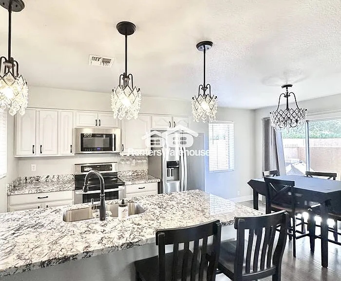 310 W Pontiac Dr #8 — Photo 6
