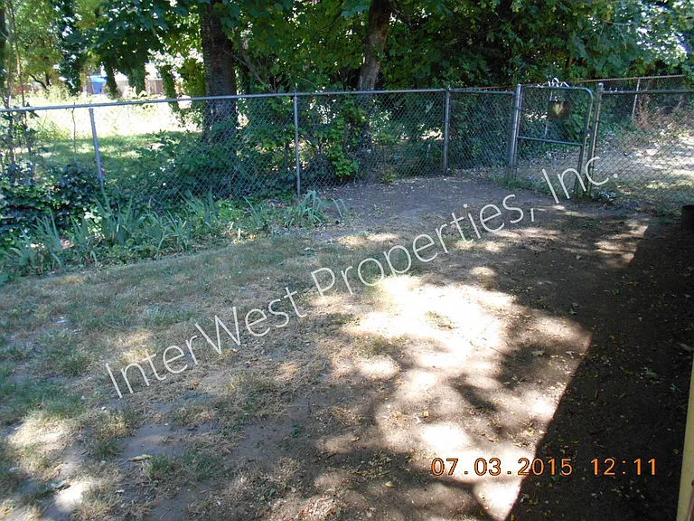 8438 SE Market St — Photo 19