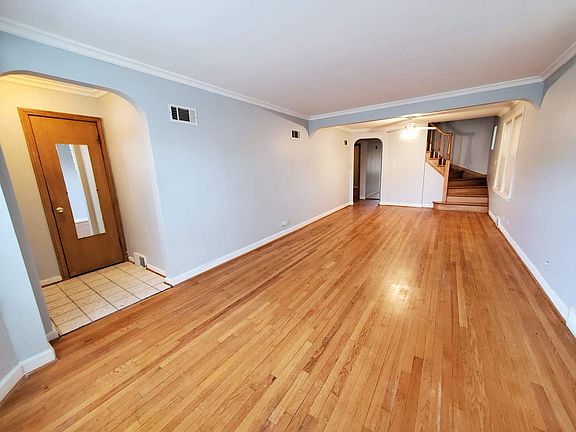 3rd image of 5824 W Cornelia Ave #1