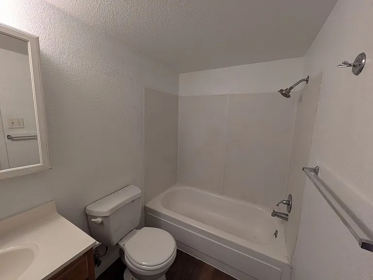 Alpine Circle Apartments — Photo 14