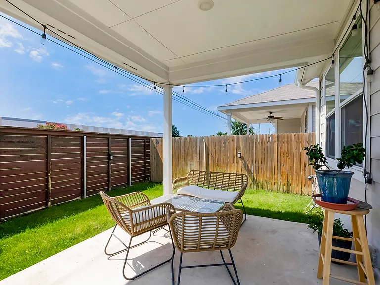 15805 Oglethorpe Dr — Photo 3