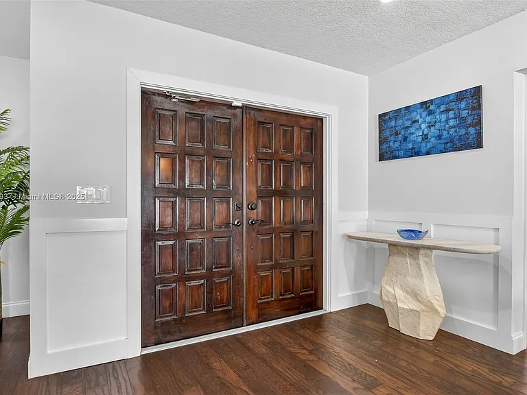 5660 Golfway Dr — Photo 4