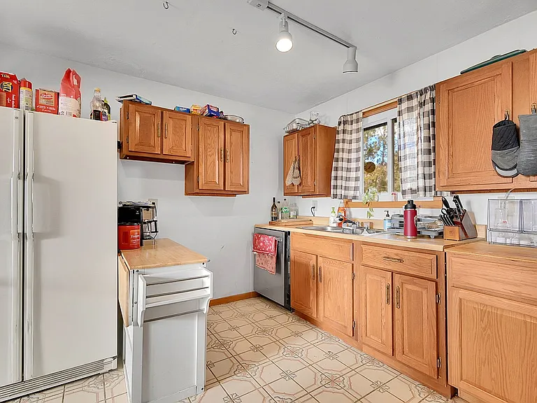 2027 Roland Dr — Photo 12