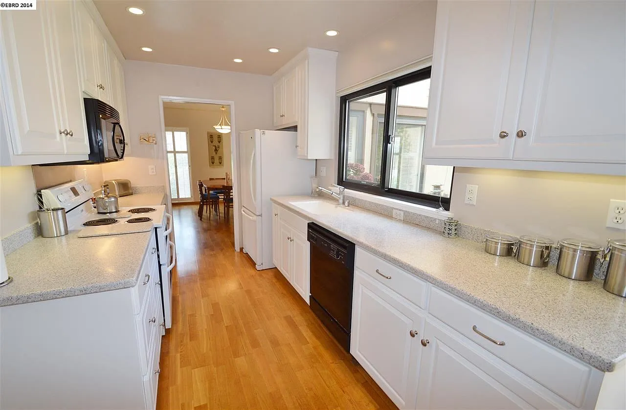 1168 Windward Ln photo 1