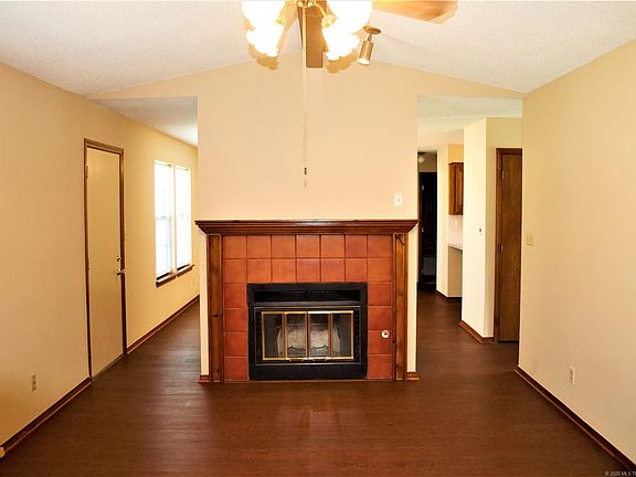 3rd image of 1471 W Evergreen Ln