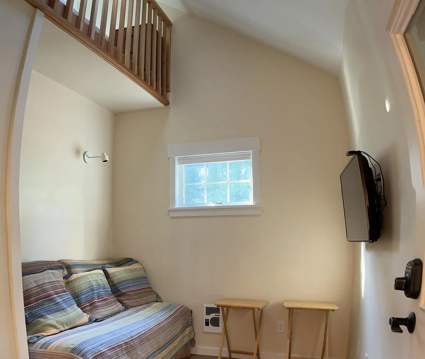 Studio, 300 sqft, $1,280 — Photo 4