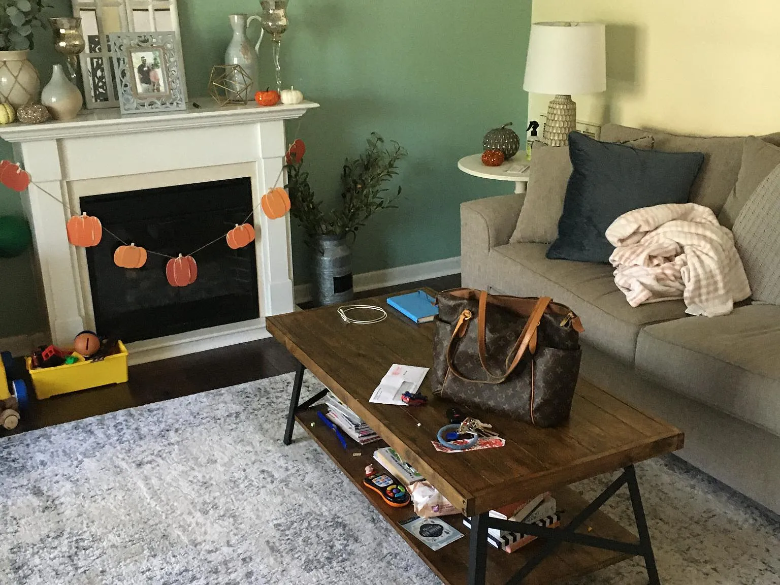 2 bed, 1.5 bath, 1240 sqft, $1,800 — Photo 2