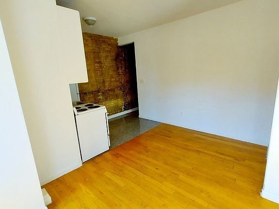 4th image of 163 Mulberry St #27
