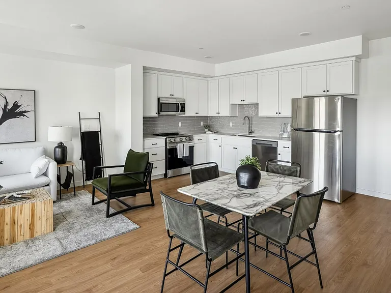 Lincoln Street Apartments — Photo 20