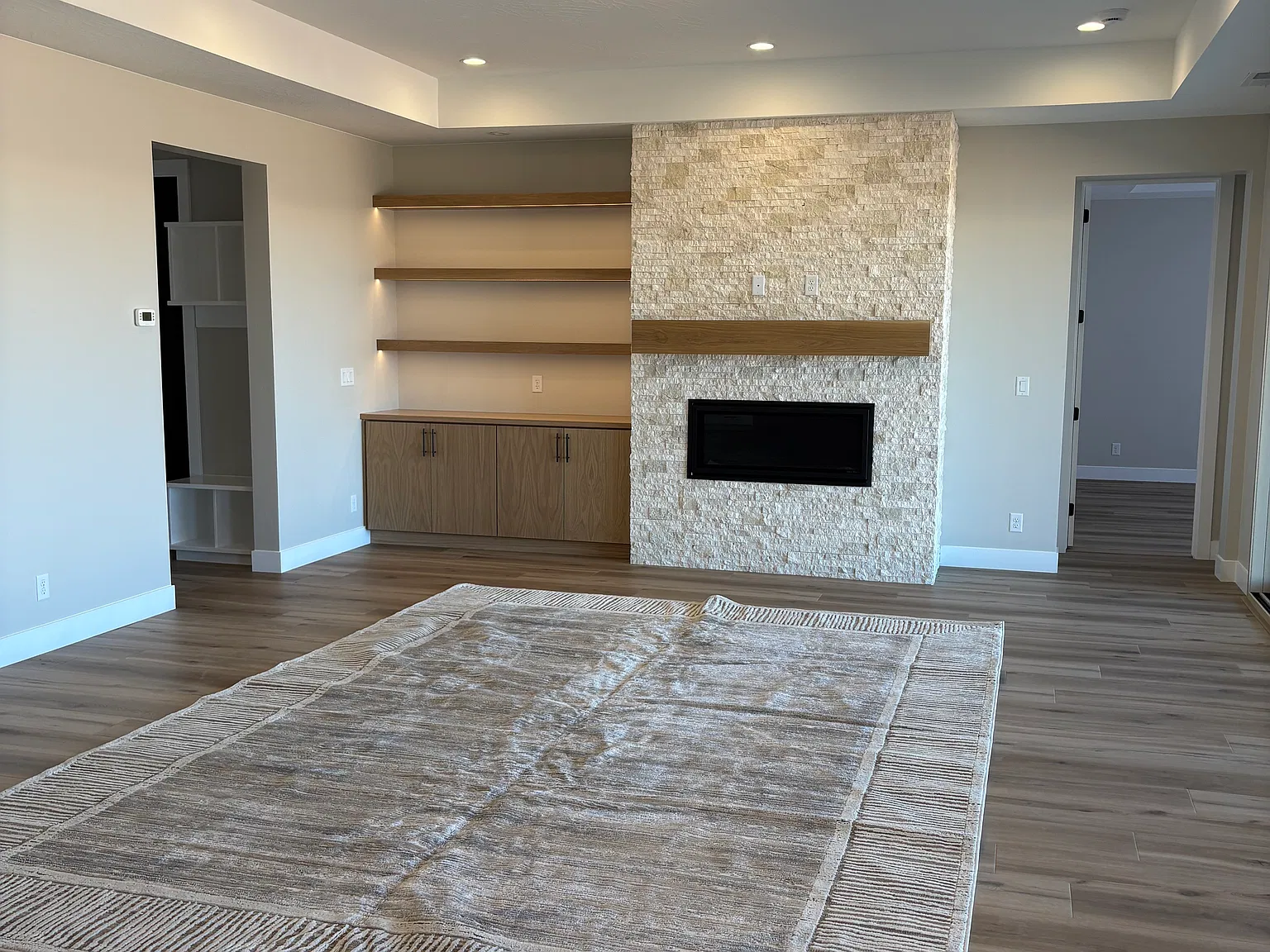 4 bed, 2560 sqft, $6,500 — Photo 4
