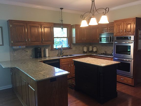 5th image of 2202 Henpeck Ln