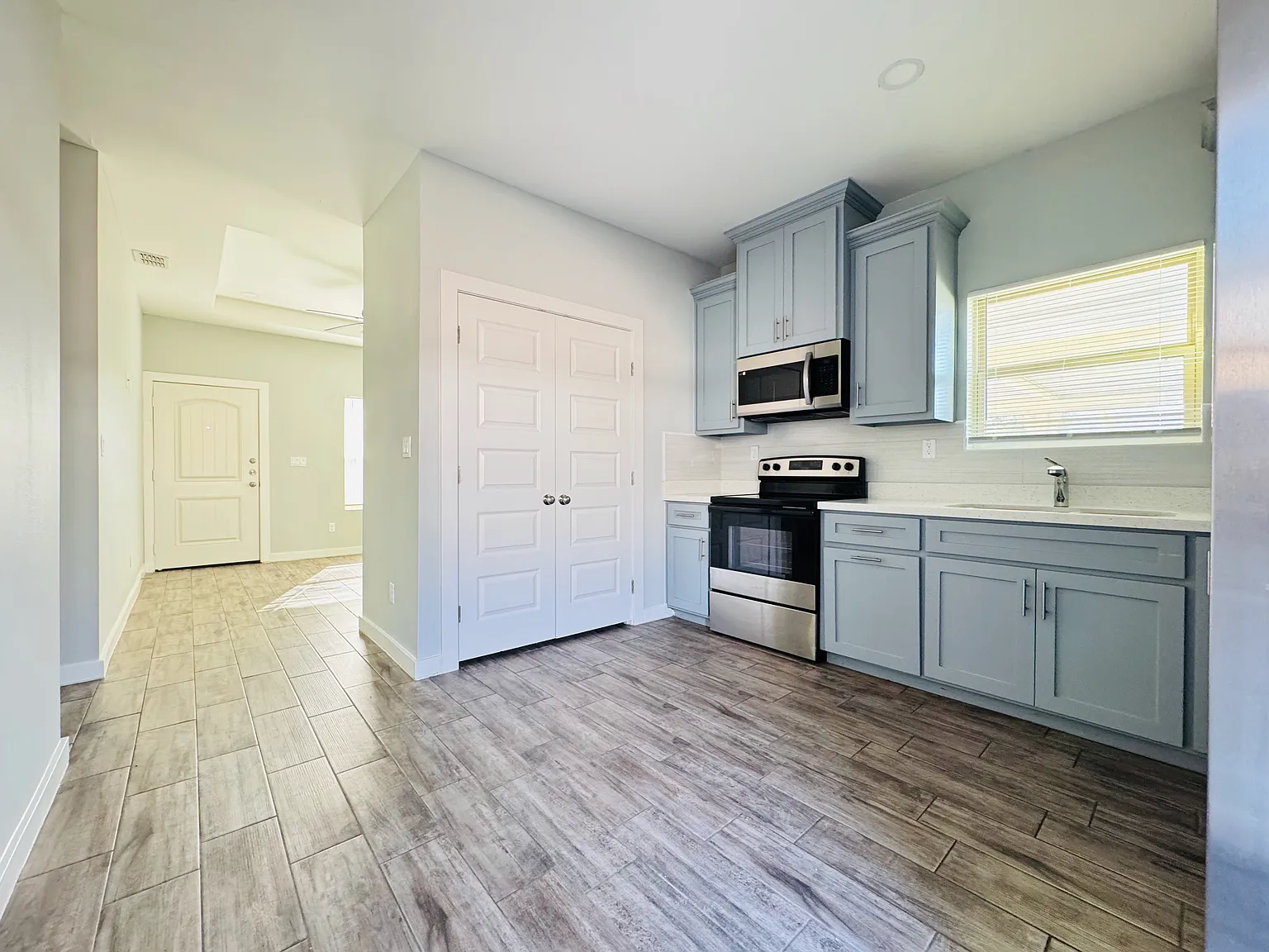 2 bed, $950 — Photo 2