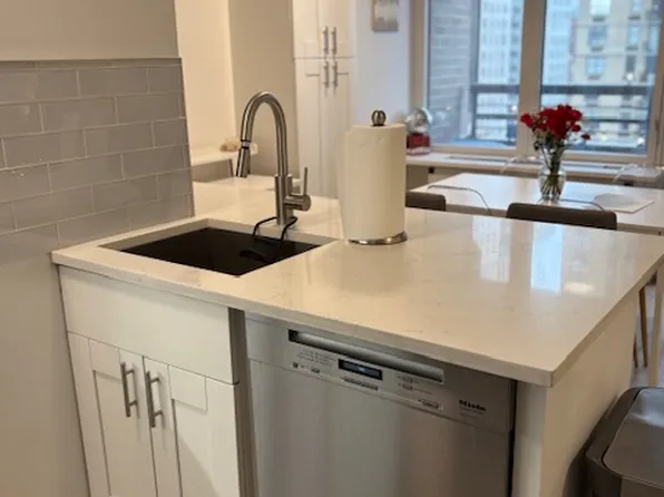 330 East 38th Street image 3 of 13