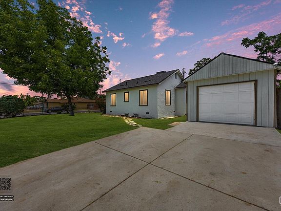 2nd image of 2829 Dracena St