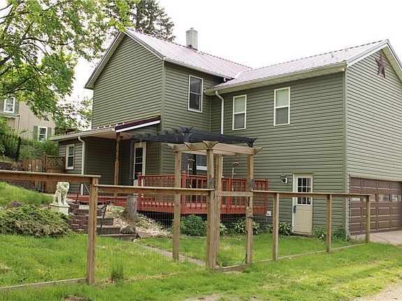 4th image of 165 Main St