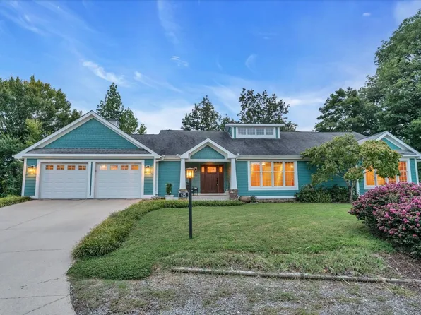 615 Seaton Dr, Smithville, TN 37166