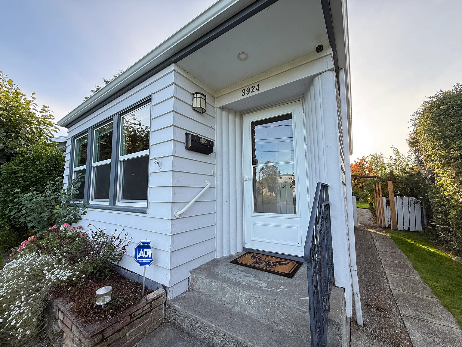 4 bed, 1758 sqft, $3,100 — Photo 2