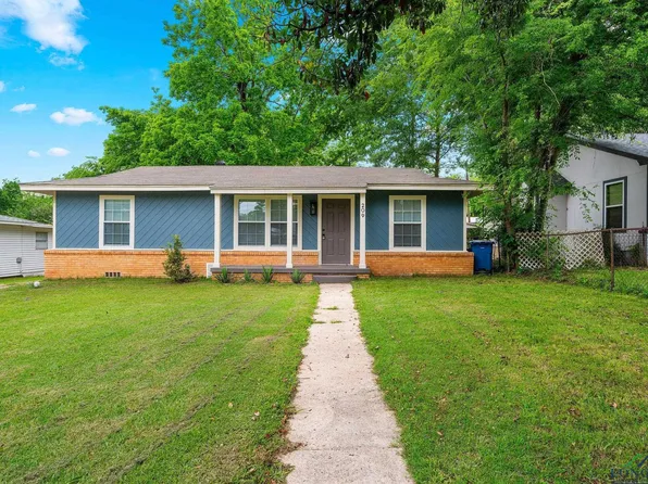 209 Austin Pkwy, Lone Star, TX 75668