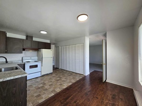 939 N Baker Ave APT 7