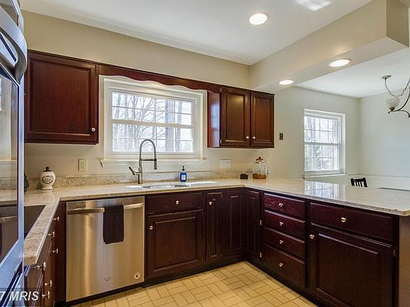 Granite Counters-SEE 3D TOUR