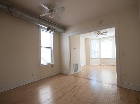 4th image of 3730 W Dickens Ave #2
