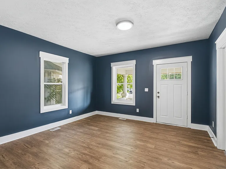 2627 Southeastern Ave — Photo 7
