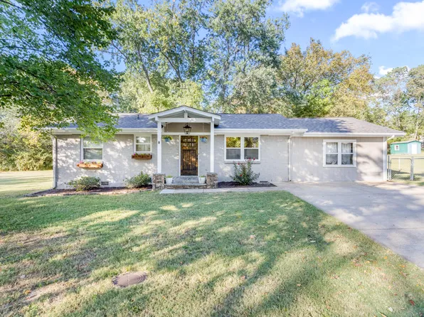 6011 Amber Brook Dr, Hixson, TN 37343