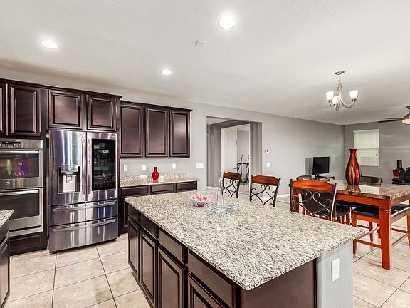 5th image of 672 W Desert Hollow Dr